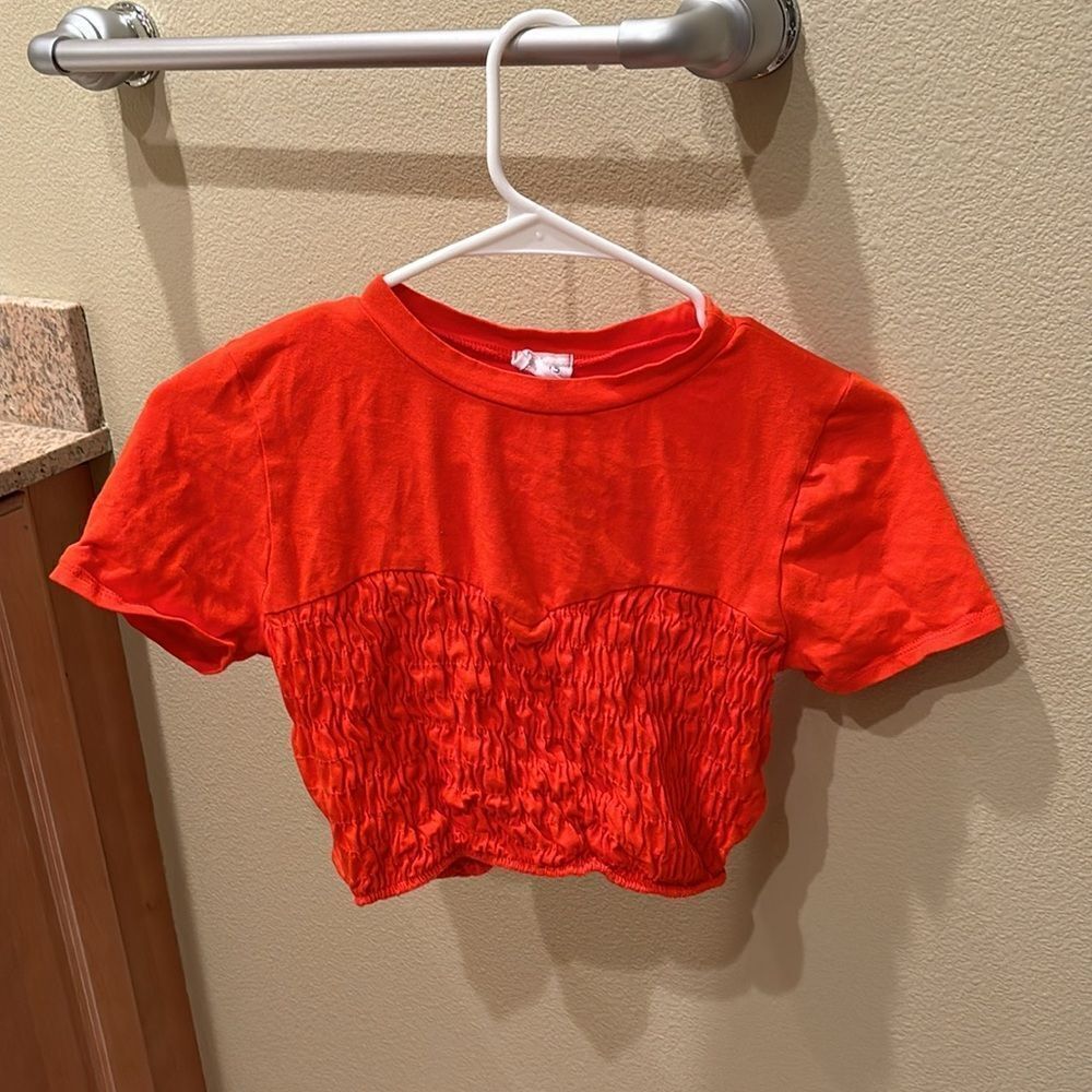 Le Lis woman's cropped orange ruffled shirt - Picture 2 of 8